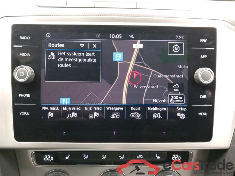 Volkswagen Passat 1.6 TDI Aut. Comfortline LED-Xenon Virtual Navi Sport-Seats KeylessGo Klima PDC ... #4