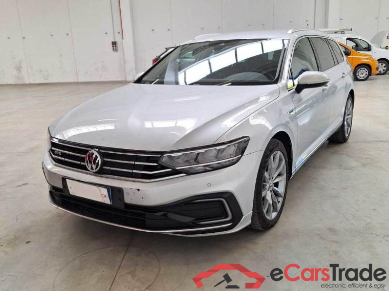 Volkswagen 14 VOLKSWAGEN PASSAT / 2019 / 5P / STATION WAGON VAR. 1.4 PLUG IN HYBRID GTE DSG