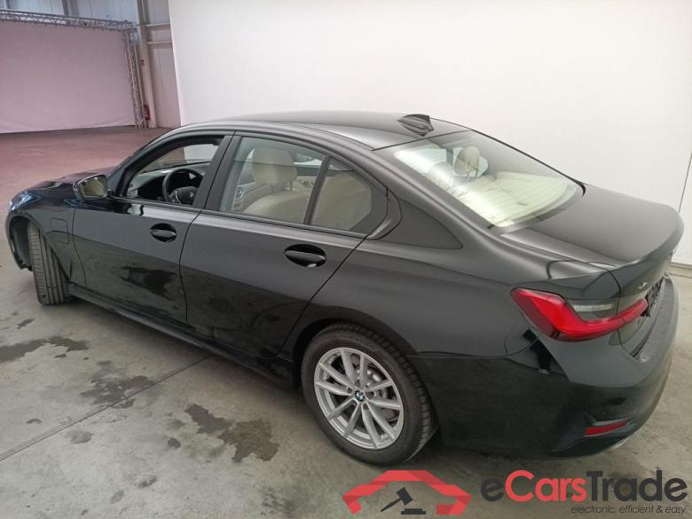BMW 3 - 2019 330eXAS 184 PHEV 4d #3
