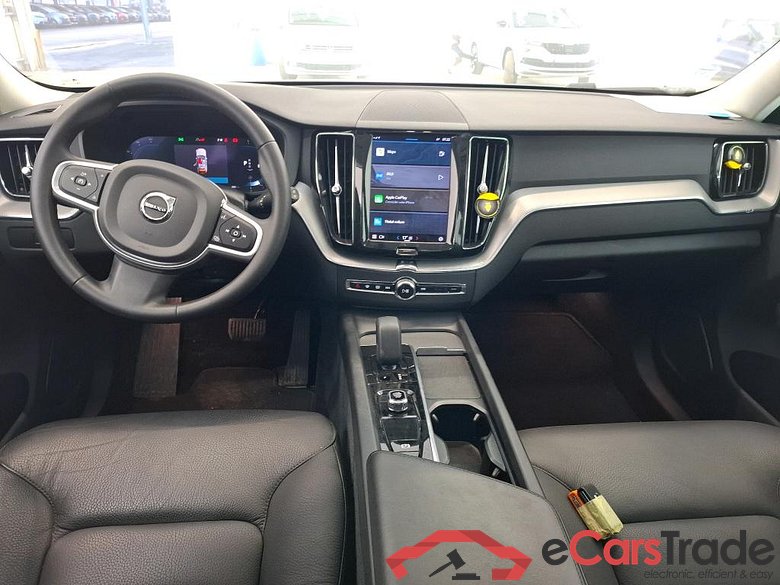 Volvo  VOLVO XC60 5p SUV B4 AWD 197 Geartro 8 Momentum #5