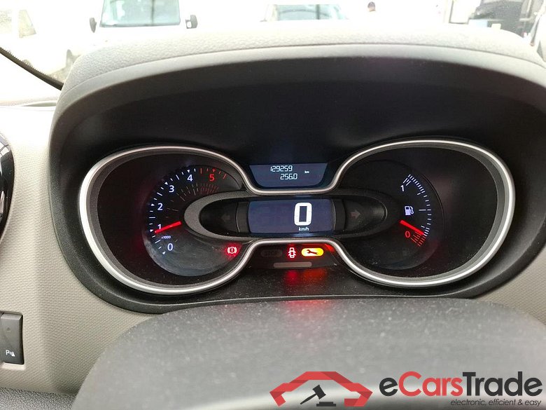 Renault FG GCFL1H1 1200 dCi95 Stop&Start E6 RENAULT Trafic VU 4p Fourgon FG GCFL1H1 1200 dCi95 Stop&Start E6 #6