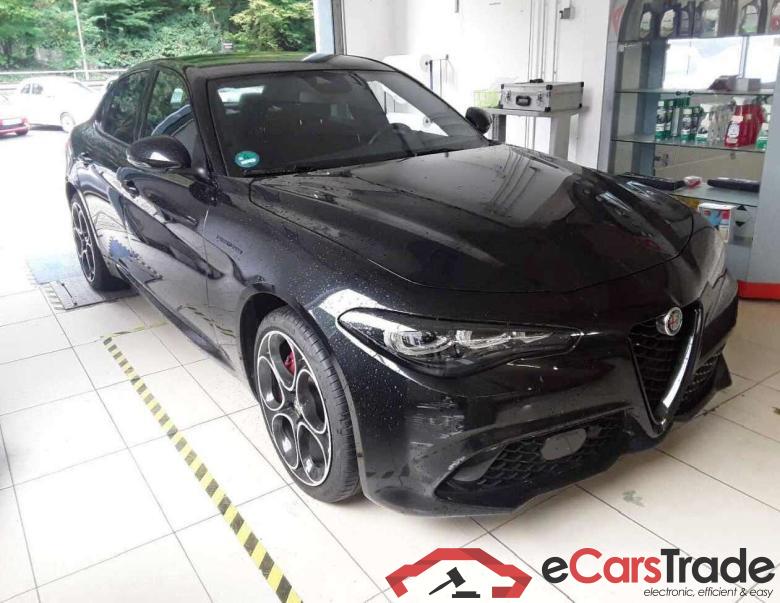 Alfa_romeo Competizione Q4 Giulia 2.0 Turbo 16V AT8-Q4 Veloce #2