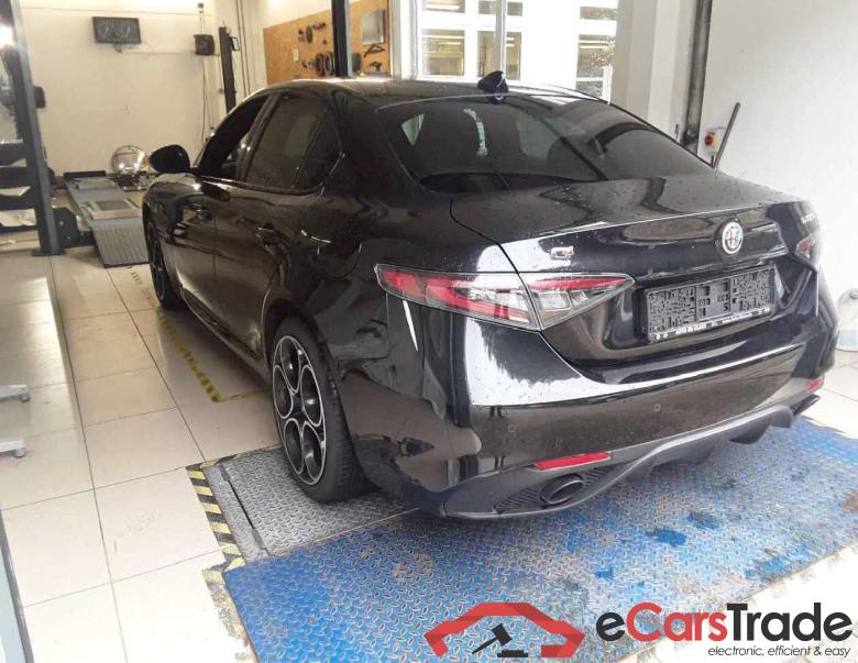 Alfa_romeo Competizione Q4 Giulia 2.0 Turbo 16V AT8-Q4 Veloce #3