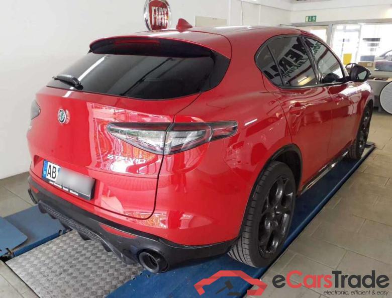 Alfa_romeo Competizione Q4 Stelvio #4