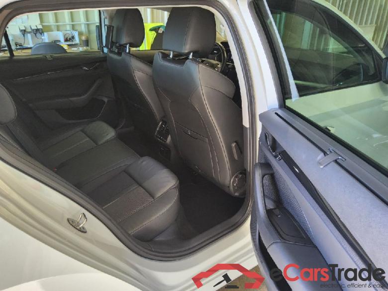 Skoda Octavia Wagon ´20 Octavia Combi Ambition 2.0 TDI 110KW AT7 E6d #5