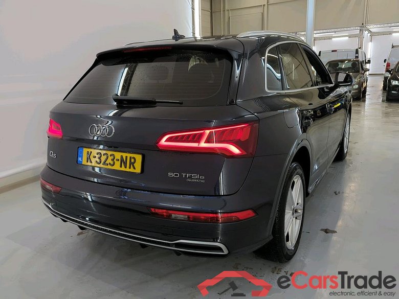 Audi Q5 '20 Audi Q5 50 TFSI e quattro S tronic S Edition 5d #2
