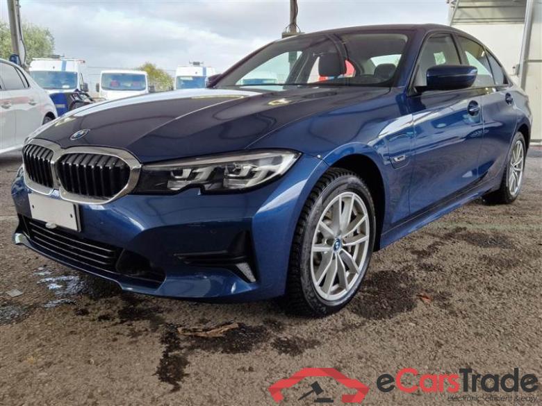 BMW 158 BMW SERIE 3 / 2018 / 4P / BERLINA 330E XDRIVE BUSINESS ADVANTAGE AUT. #1