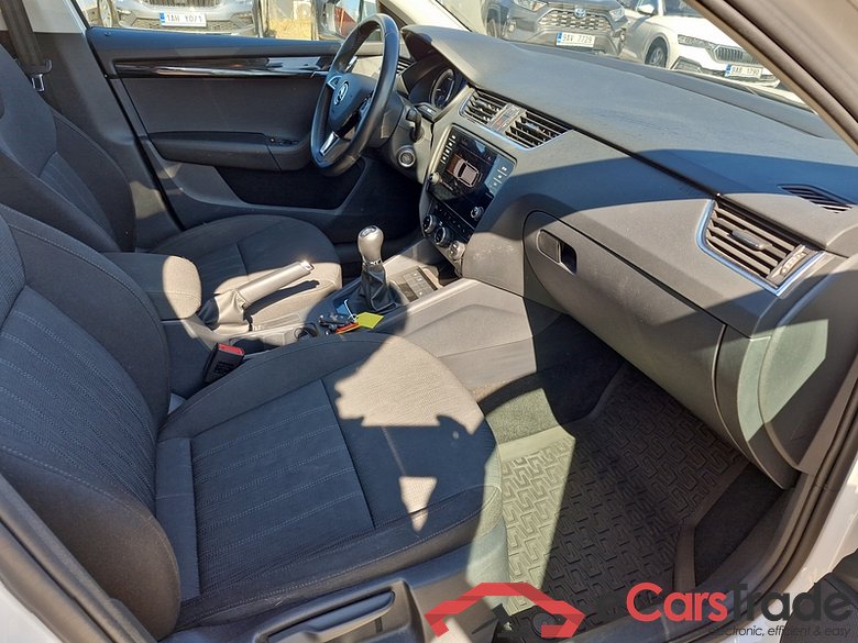 Skoda  Octavia Combi  (5E5)(03.2017->) OctaviaCo1.5TSI 110 Style #6