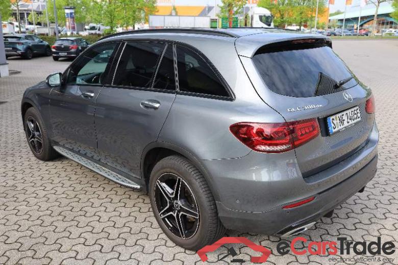 Mercedes-Benz GLC -Klasse (BM 253)(06.2015->) DE - SUV5 GLC 300 de EU6d, de AMG Line 4Matic (EURO 6d), (Facelift) 2020 - 2022 #4