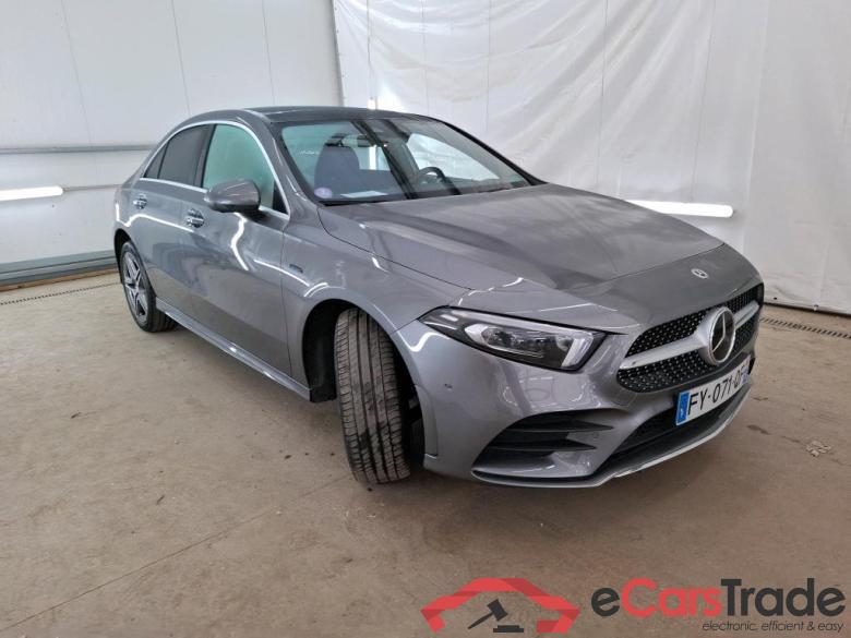 Mercedes A 250 e AMG Line 8G-DCT MERCEDES-BENZ Classe A Berline / 2018 / 4P / Berline A 250 e AMG Line 8G-DCT #4