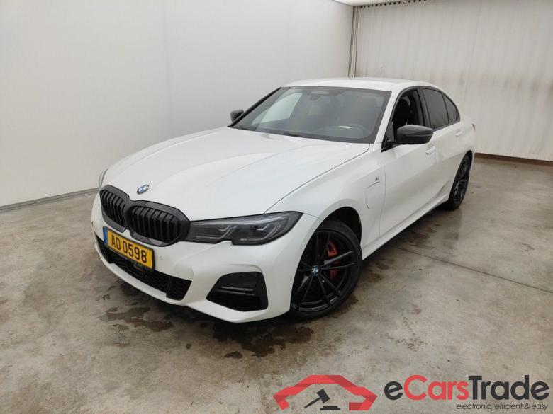 BMW 3 - 2019 330eXAS 184 PHEV 4d #4