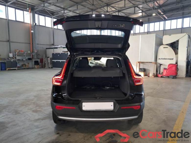 Volvo 235 VOLVO XC40 / 2017 / 5P / SUV T4 PLUG-IN HYBRID AUTO RECH INSCRIP EXPR #5