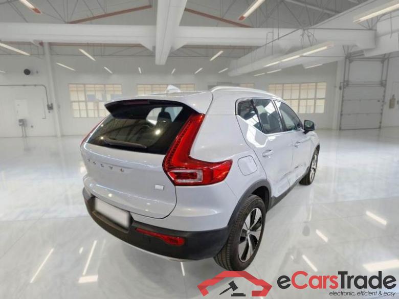 Volvo 235 VOLVO XC40 / 2017 / 5P / SUV T4 PLUG-IN HYBRID AUTO RECH INSCRIP EXPR #2