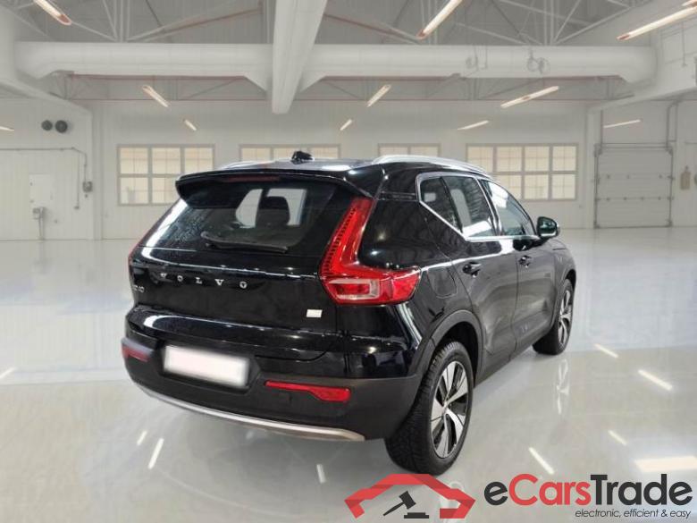 Volvo 228 VOLVO XC40 / 2017 / 5P / SUV T5 PLUG-IN HYBRID AUTO RECH INSCRIP EXPR #2