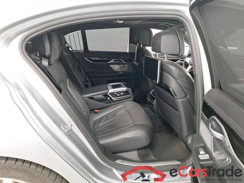 BMW 7-serie 3.0 745E AUTO M Sport Professional Driving Assistant TV Fonction Plus #6