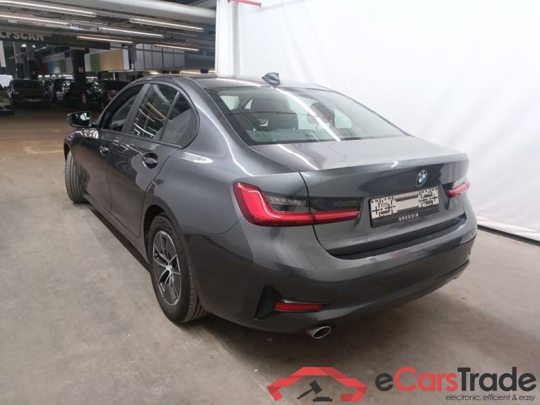 BMW 3 Reeks Berline 318dA (100 kW) 4d #4