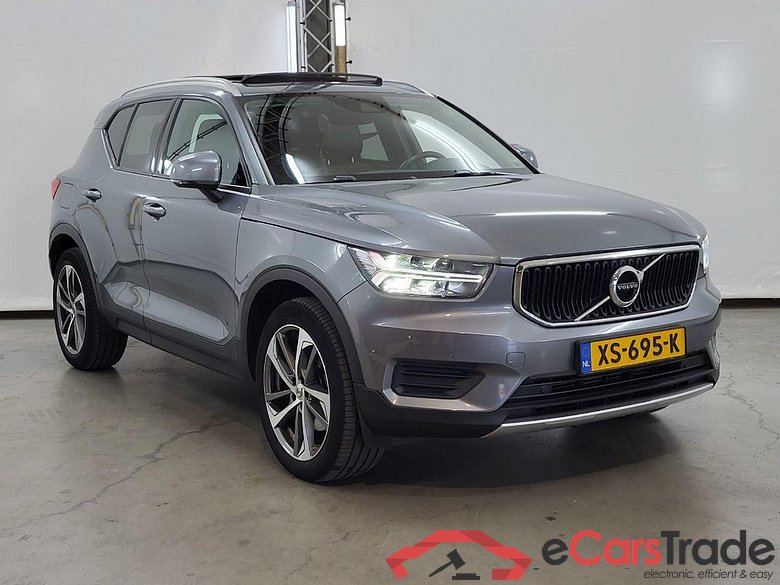 VOLVO XC40 2.0 T4 Momentum #2