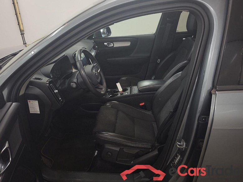 VOLVO XC40 2.0 T4 Momentum #5