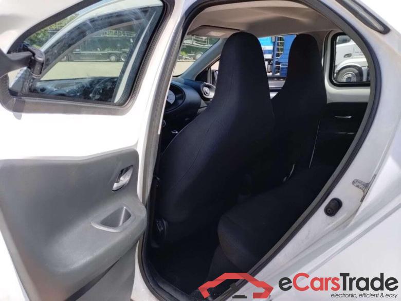 TOYOTA Aygo X 1.0 VVT-i MT Play #5