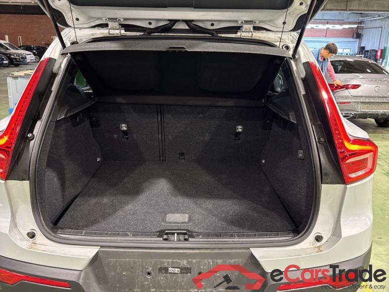 VOLVO XC40 1.5 T2 Momentum Core Geartronic #4