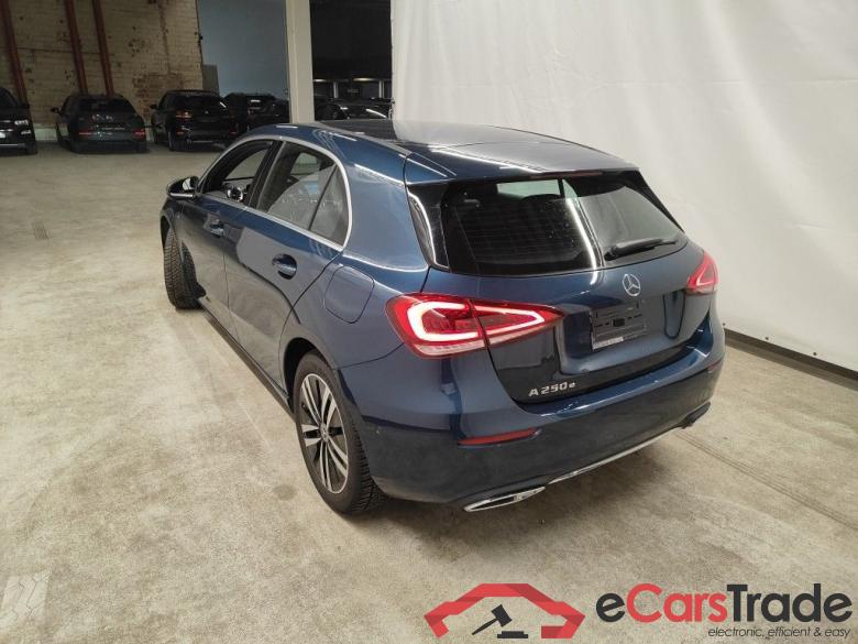 Mercedes-Benz A-Klasse A 250 e Business Solution 5d #4