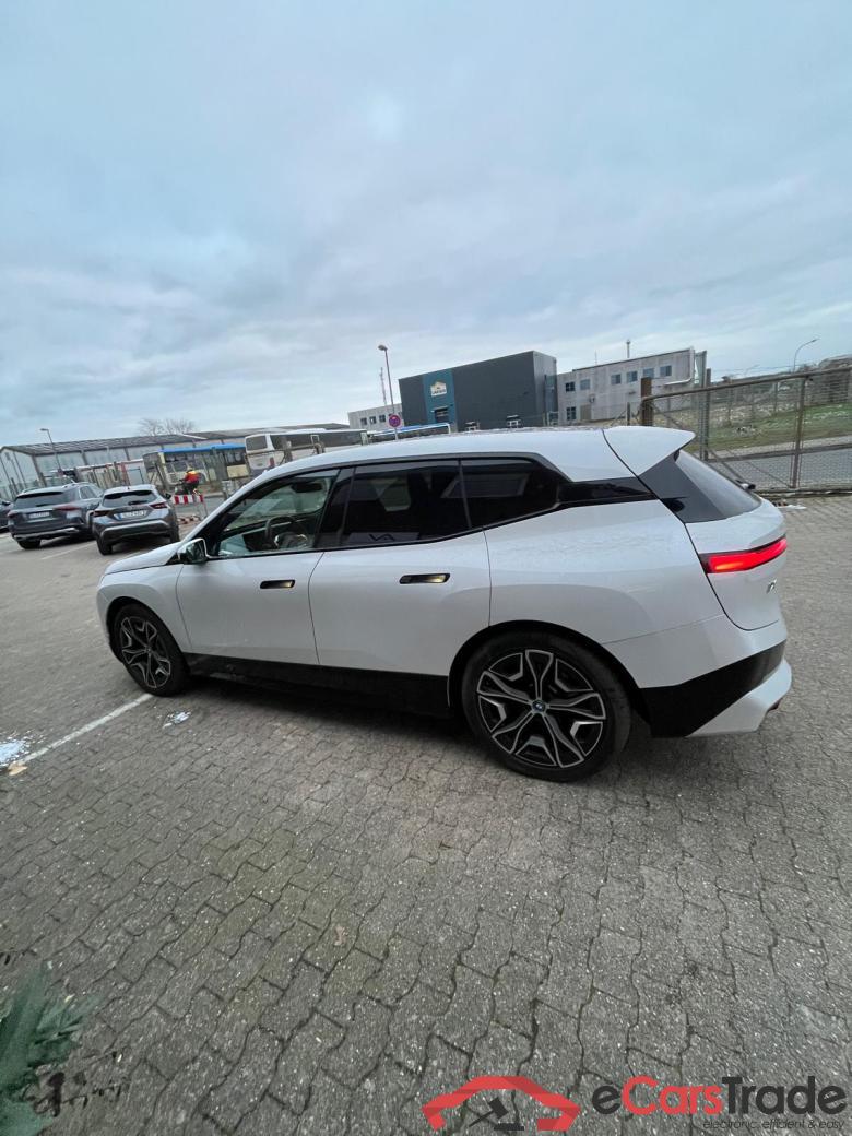 Bmw 40 xDrive Sport Baureihe iX #3