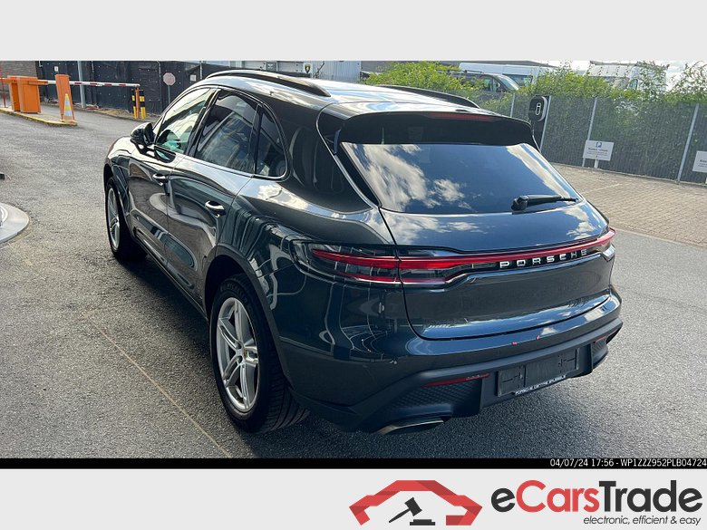 PORSCHE Macan Macan (MY23) #3