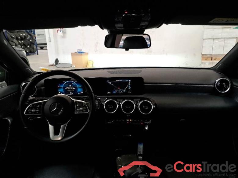 Mercedes 45 MERCEDES-BENZ CLASSE A / 2018 / 5P / BERLINA A 200 D AUTOMATIC SPORT #3