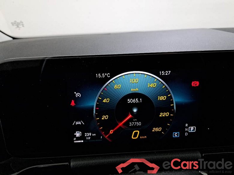 Mercedes 33 MERCEDES-BENZ GLA / 2020 / 5P / CROSSOVER GLA 180 D AUTOMATIC BUSINESS EXTRA #4