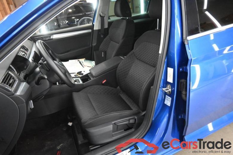 Skoda Superb Wagon ´15 Superb Combi Ambition iV 1.4 TSI Hybrid 160KW AT6 E6d #4