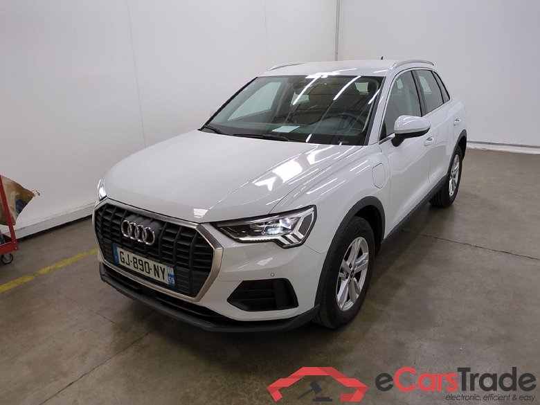 Audi 45 TFSI E 245 S TRONIC BUSINESS LINE Q3 45 TFSI e Business Line 1.4 TFSI 245CV BVA6 E6d