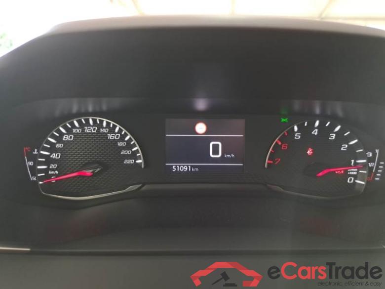 Peugeot 2 PEUGEOT 2008 / 2019 / 5P / Crossover BlueHDi 100 Active S/S #4