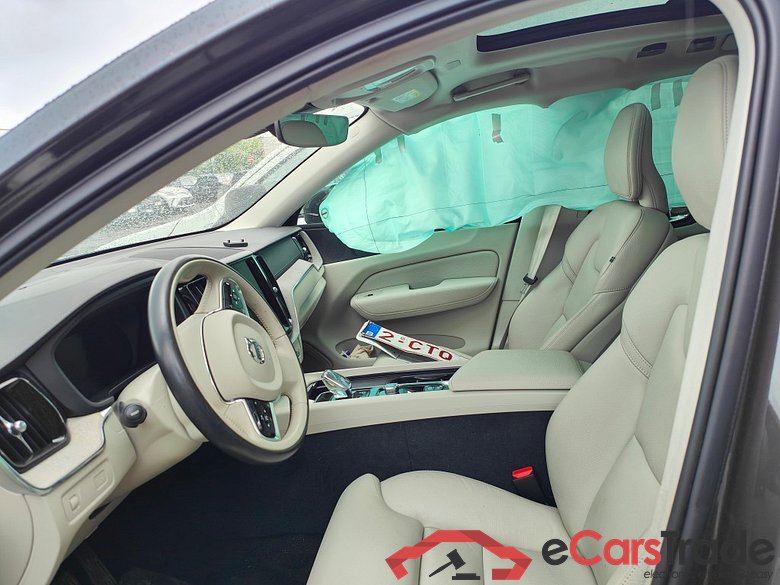 Volvo XC60 B4 P Inscription Aut. 5d  !! Damaged car !! VERKOCHT MET ENKEL DEEL II  IB  !!!!!!!!!! #3