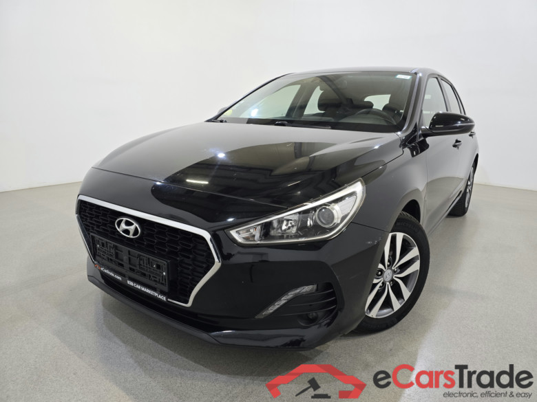 Hyundai i30 1.6 CRDI Aut. Navi KeylessGo Camera Klima PDC ...