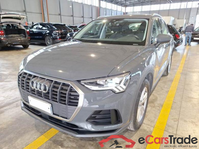 AUDI Q3 / 2018 / 5P / SUV 45 TFSI E S TRONIC BUSINESS AUDI Q3 / 2018 / 5P / SUV 45 TFSI E S TRONIC BUSINESS