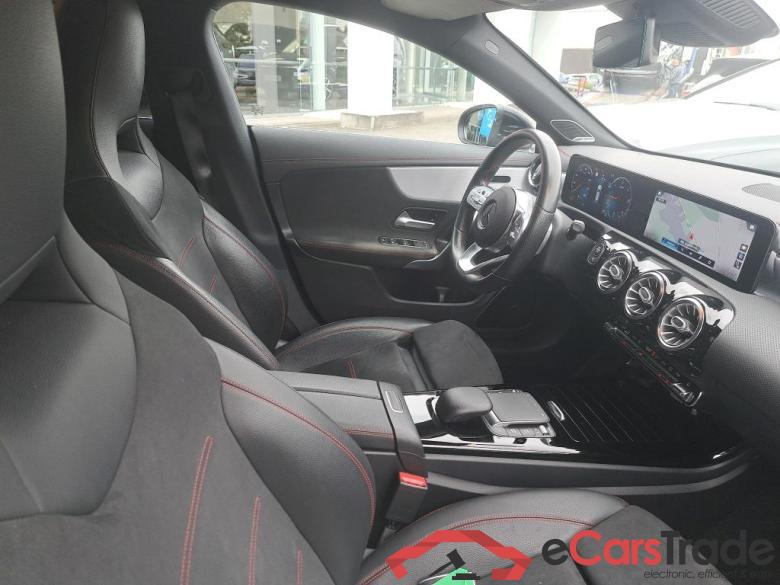 MERCEDES - MER CLA SHOOTING BRAKE 180 d 116PK 7G-DCT AMG Line & Premium Pack & Burmester Sound & Smartphone Integration & Trailer Hook With ESP #3