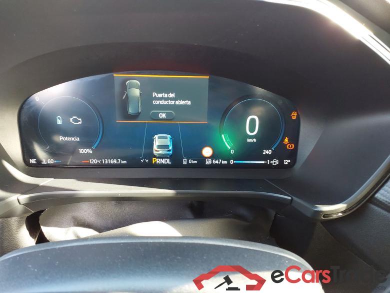 FORD Kuga 2.5 243CV Automático    St Line X (Pano) #4