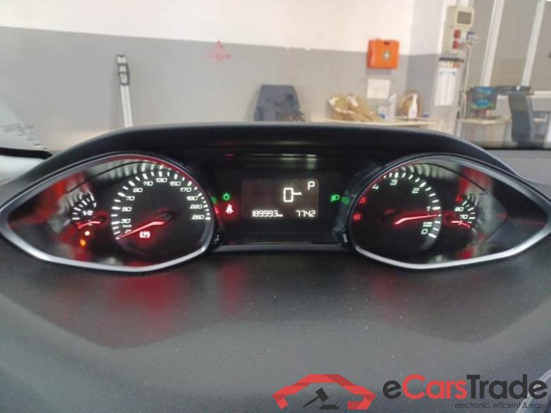 PEUGEOT 308 / 2017 / 5P / STATION WAGON SW ACTIVE BLUEHDI 130 EAT8 SeS AUT. #4