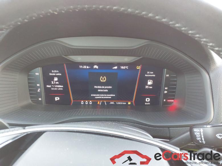 SKODA Karoq 1.5 TSI 110kW 150cv DSG Automático Sportline #4