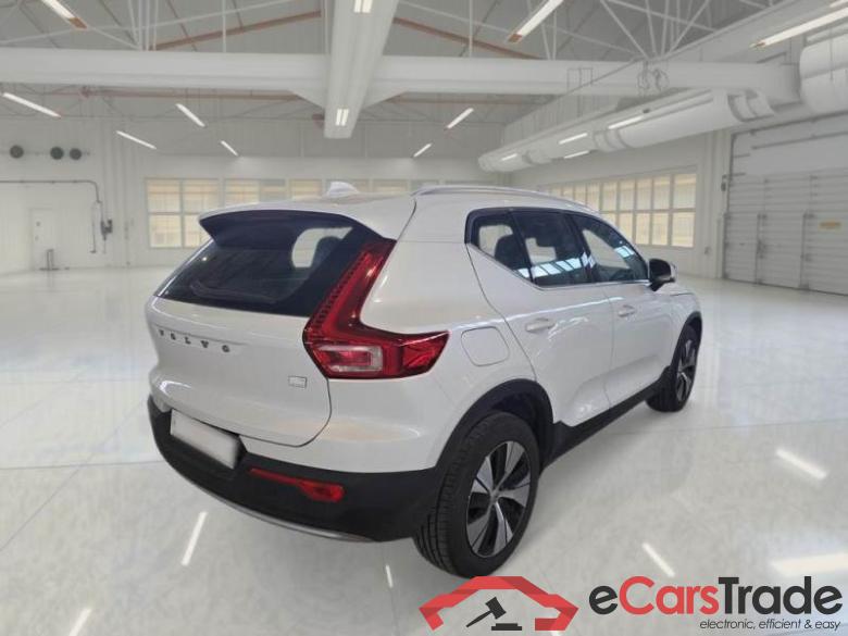 VOLVO XC40 / 2017 / 5P / SUV T5 PLUG-IN HYBRID AUTO RECH INSCRIP EXPR #2