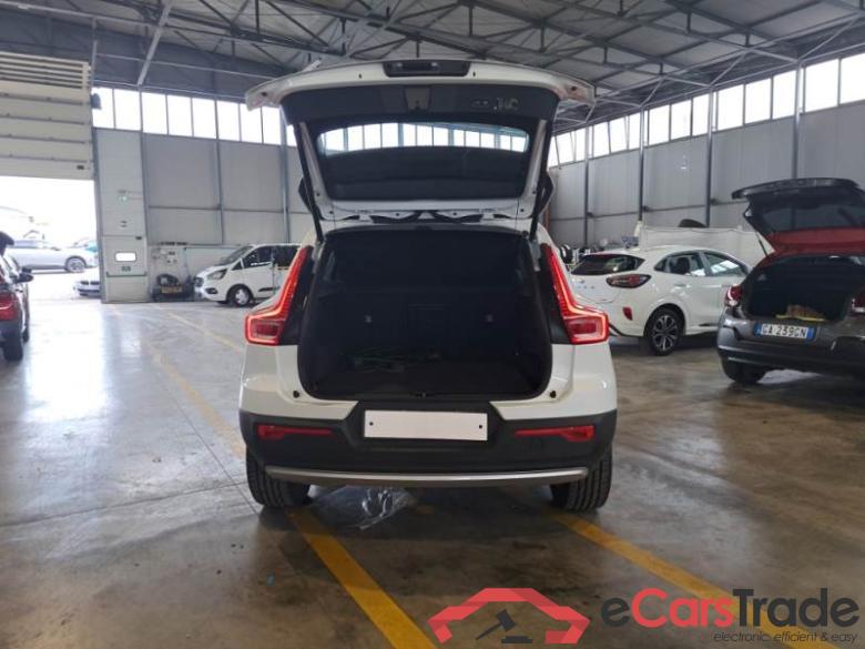 VOLVO XC40 / 2017 / 5P / SUV T5 PLUG-IN HYBRID AUTO RECH INSCRIP EXPR #5