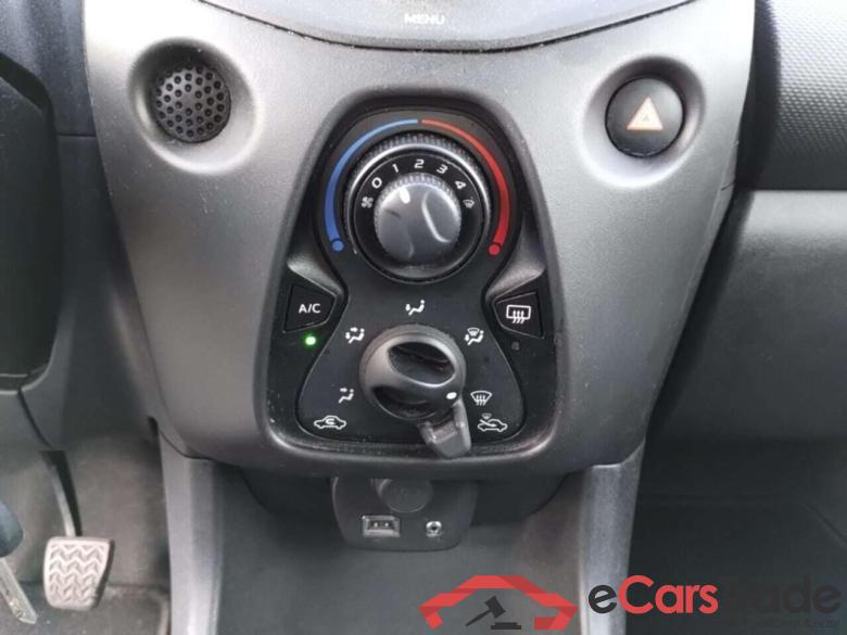 TOYOTA Aygo 1.0 VVT-i x-fun #6