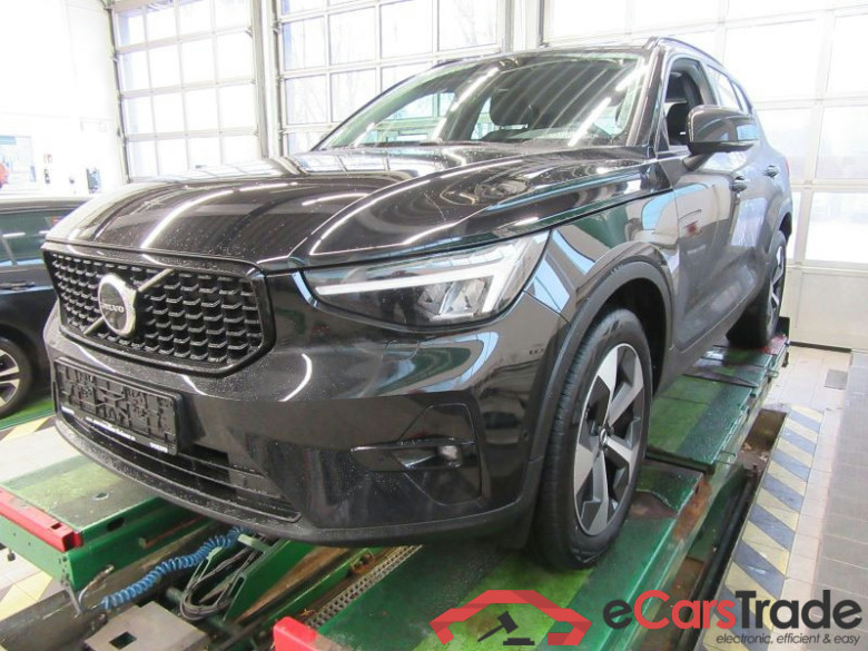 Volvo XC40 (2017->) DE - SUV5 B4 2WD EU6d, Plus Dark (EURO 6d), (Facelift) 2022 - 2024 #1