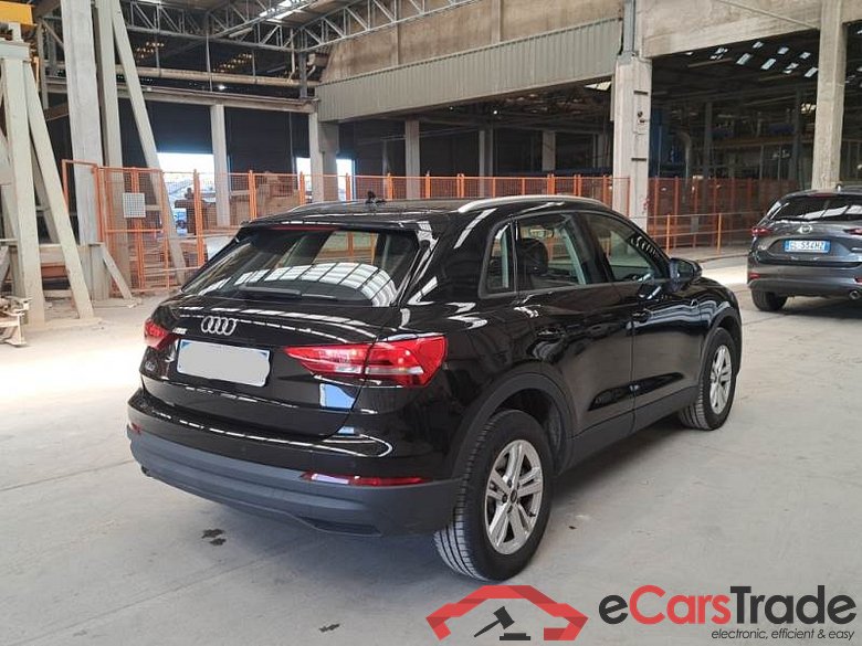 AUDI Q3 / 2018 / 5P / SUV 45 TFSI E S TRONIC BUSINESS #2