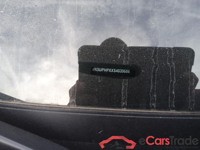 PEUGEOT 208 5P HYBRID 100 eDCS6 Automático Allure #5