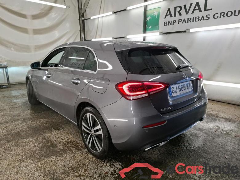 MERCEDES-BENZ Classe A Compact / 2018 / 5P / Berline A 250 e Progressive Line 8G-DCT #2