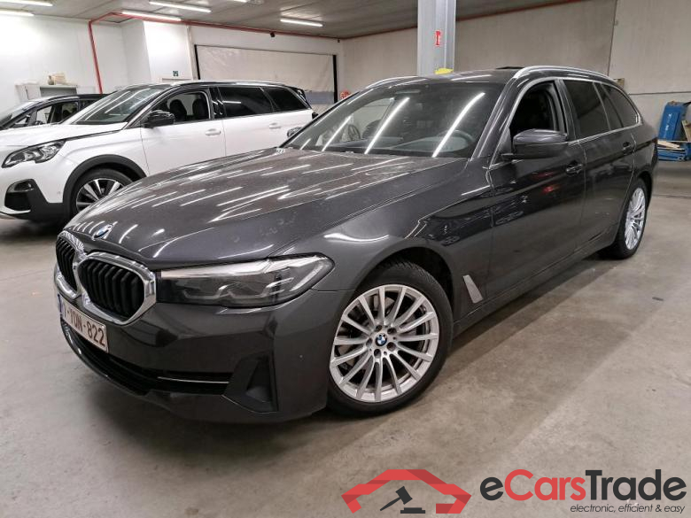 BMW - BMW 5 TOURING 520dA 190PK Business Edition With Dakota Heated Seats & Head Up & Parking Assistant Pack & Trailer Towing Hook
