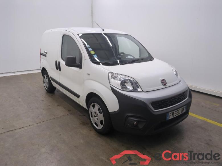 FIAT Fiorino / 2016 / 4P / Fourgonnette 1.3 Multijet 80 Pack Professional Nav #4