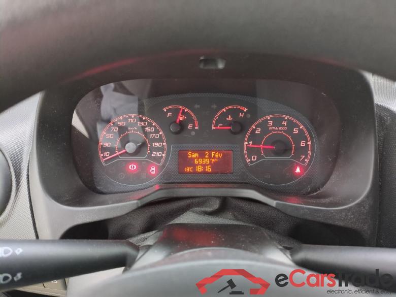 FIAT Fiorino / 2016 / 4P / Fourgonnette 1.3 Multijet 80 Pack Professional Nav #6