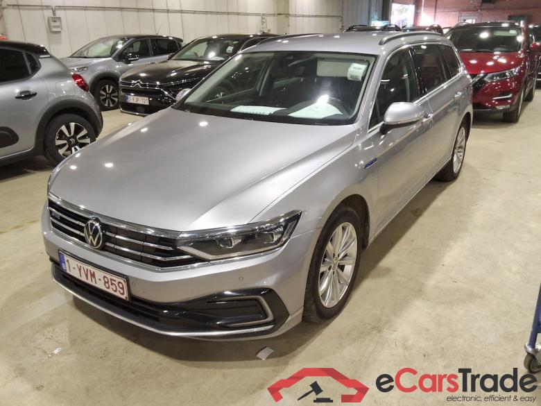 VOLKSWAGEN Passat 1.4 TSI MSQ VARIANT GTE BUSINESS #1